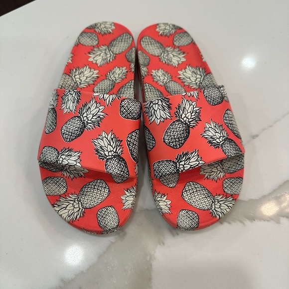 Slippers - Picture 4 of 6